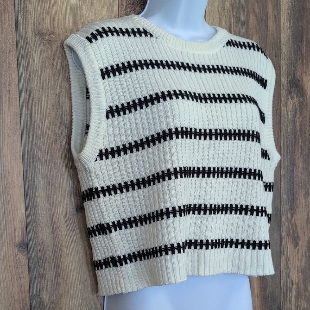 Butter Melon Black and White Striped Sweater Vest S                      L130